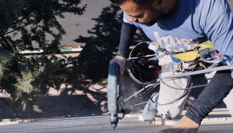 پیچ و رولپلاک نما