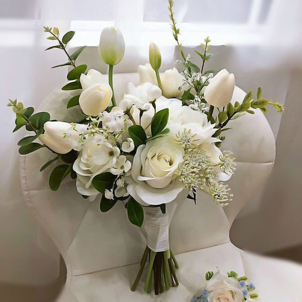 دسته گل عروس با گل رز سفید