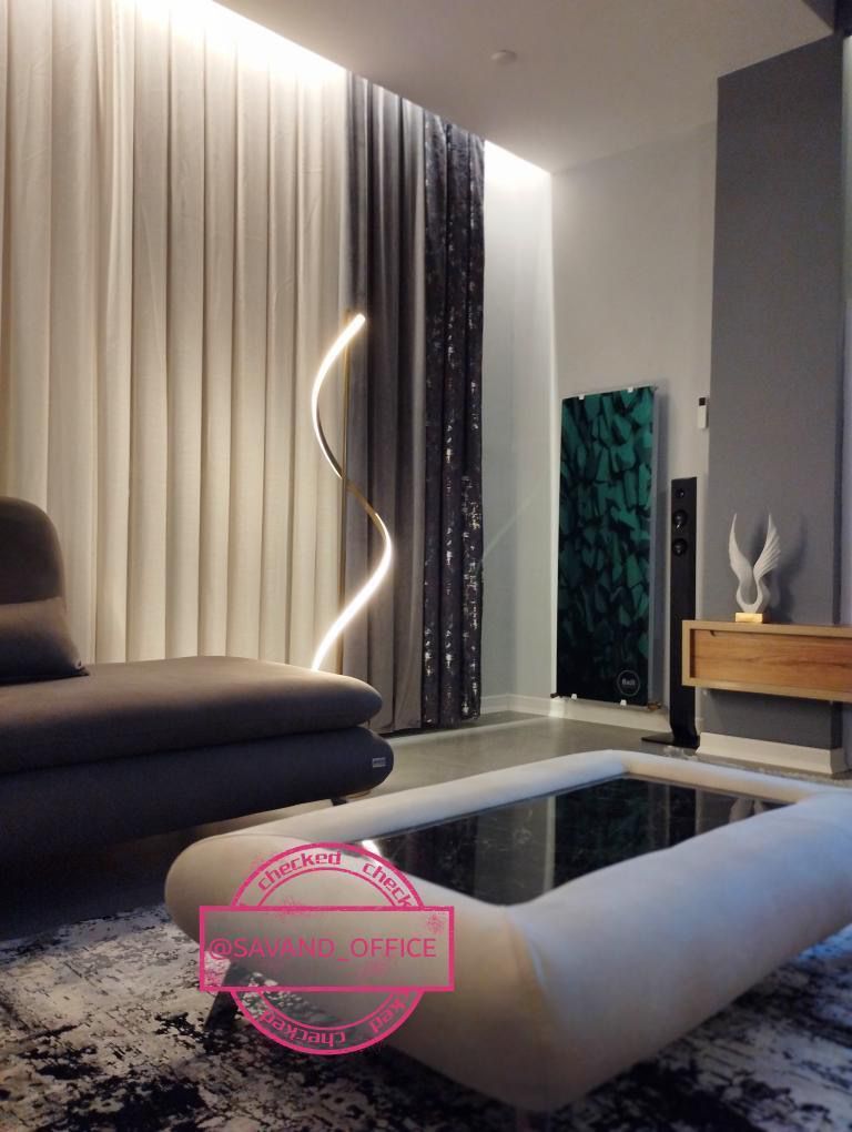 آباژور ایستاده