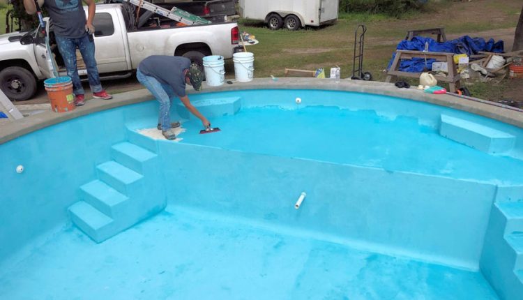 استخر بزرگ در حال عایق کاری هستند