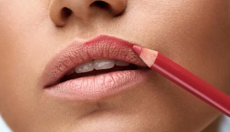 چگونه ماندگاری رژلب را افزایش دهیم